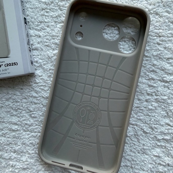 Amazon Cream Geometric Case for iPhone - Picture 10 of 10